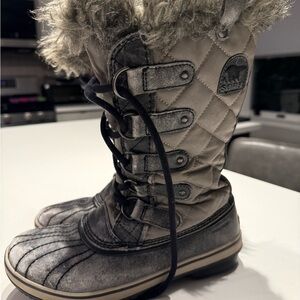 Sorel waterproof winter Tofino boots
